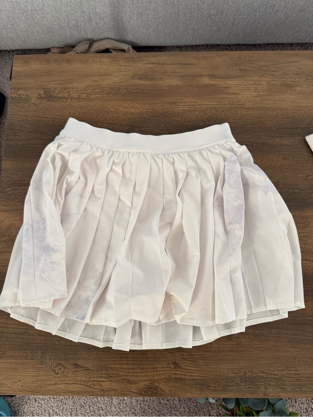 Lululemon Pleated White Women's Skirt - Lightweight Flowy Design [DISCOLORED]